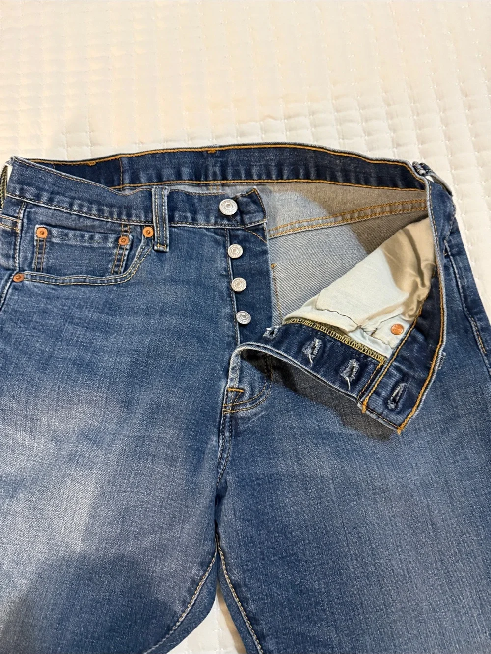 Levi's Men's Straight Jeans in Medium Blue Wash